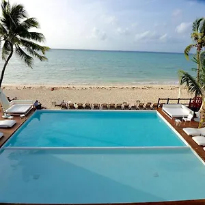 https://deluxe-suite-beachside-private-beach-club-and-golf.tulum-hotels.net